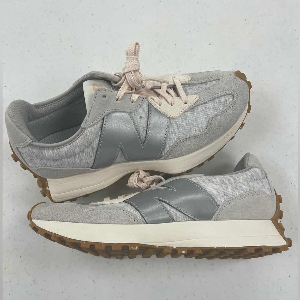 New Balance 327 Size 9